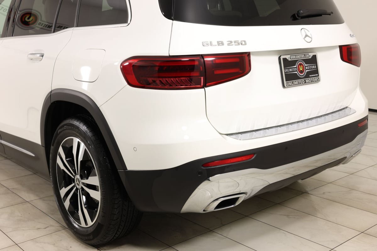 Used 2025 Mercedes-Benz GLB 250 4MATIC image 41