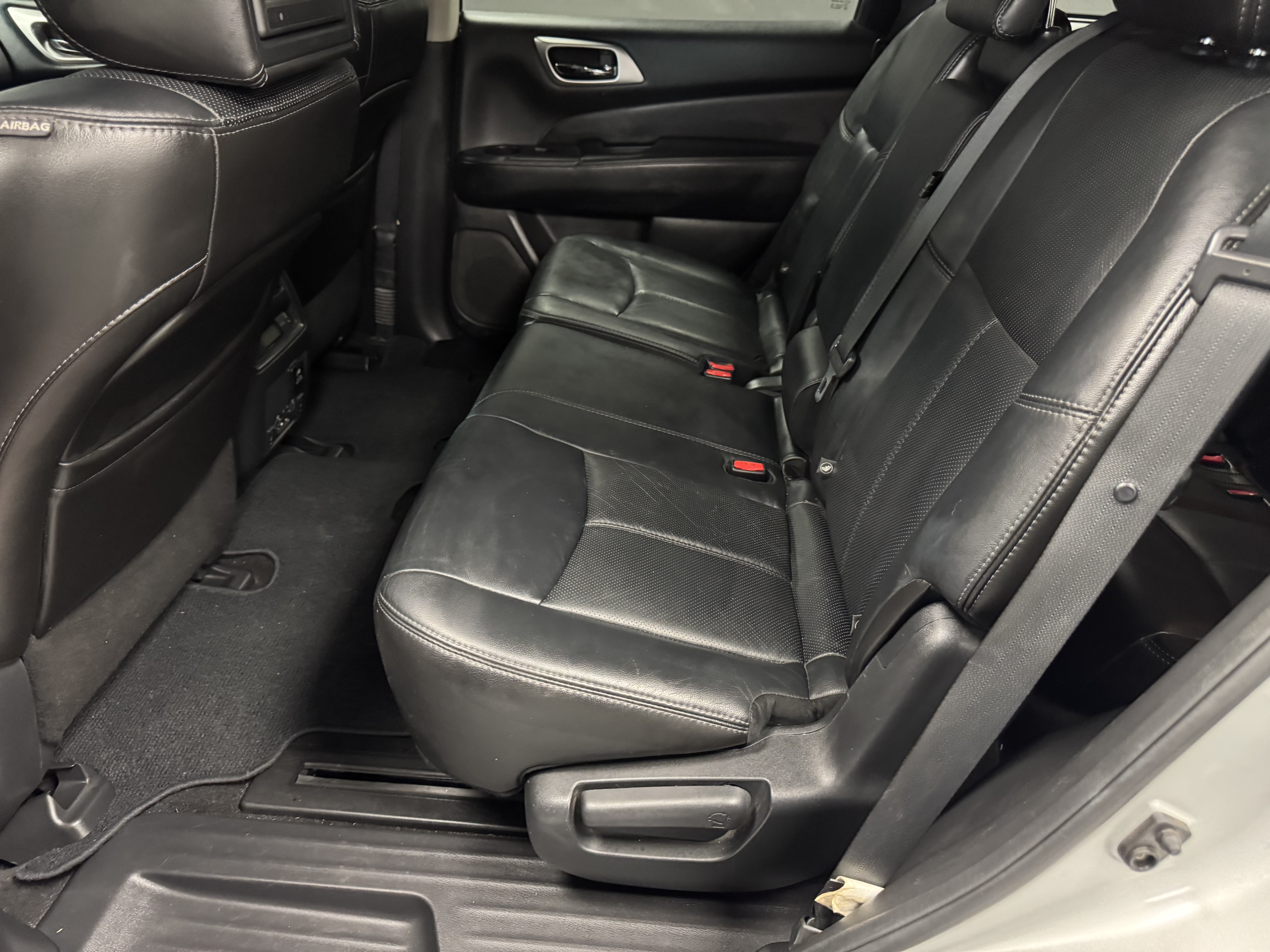 Used 2014 Nissan Pathfinder Platinum w/ Platinum Premium Package FWD image 17