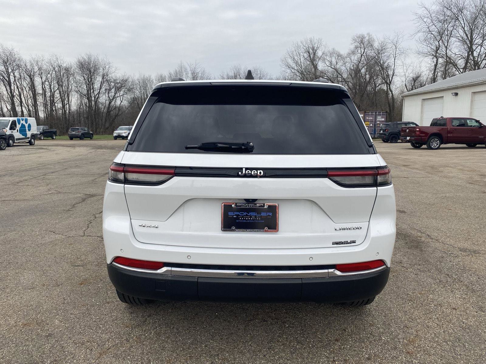 Used 2022 Jeep Grand Cherokee Laredo w/ Luxury Tech Group I image 4