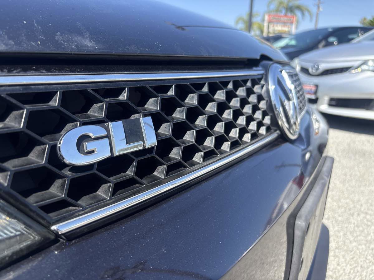 Used 2012 Volkswagen Jetta GLI FWD image 2