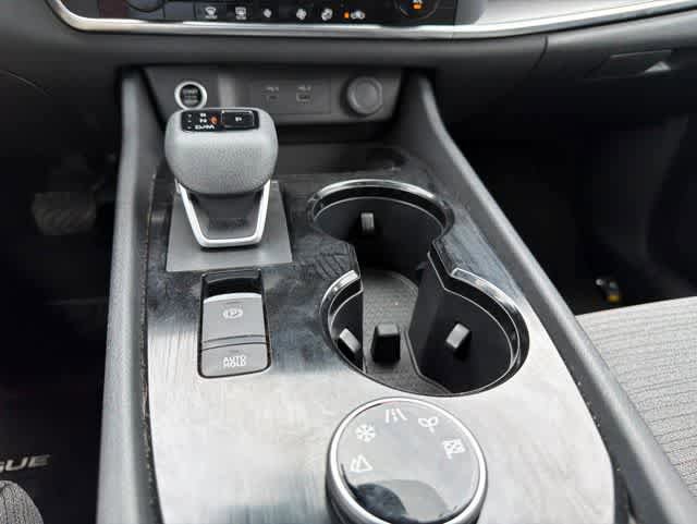 Used 2023 Nissan Rogue SV AWD/4WD image 32