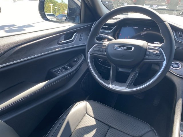 New 2025 Jeep Grand Cherokee L Limited w/ Luxury Tech Group II image 32