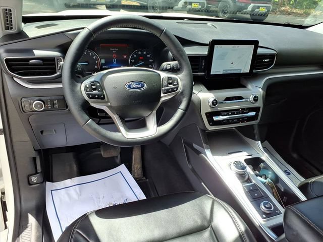 Used 2023 Ford Explorer XLT w/ Equipment Group 202A AWD/4WD image 17