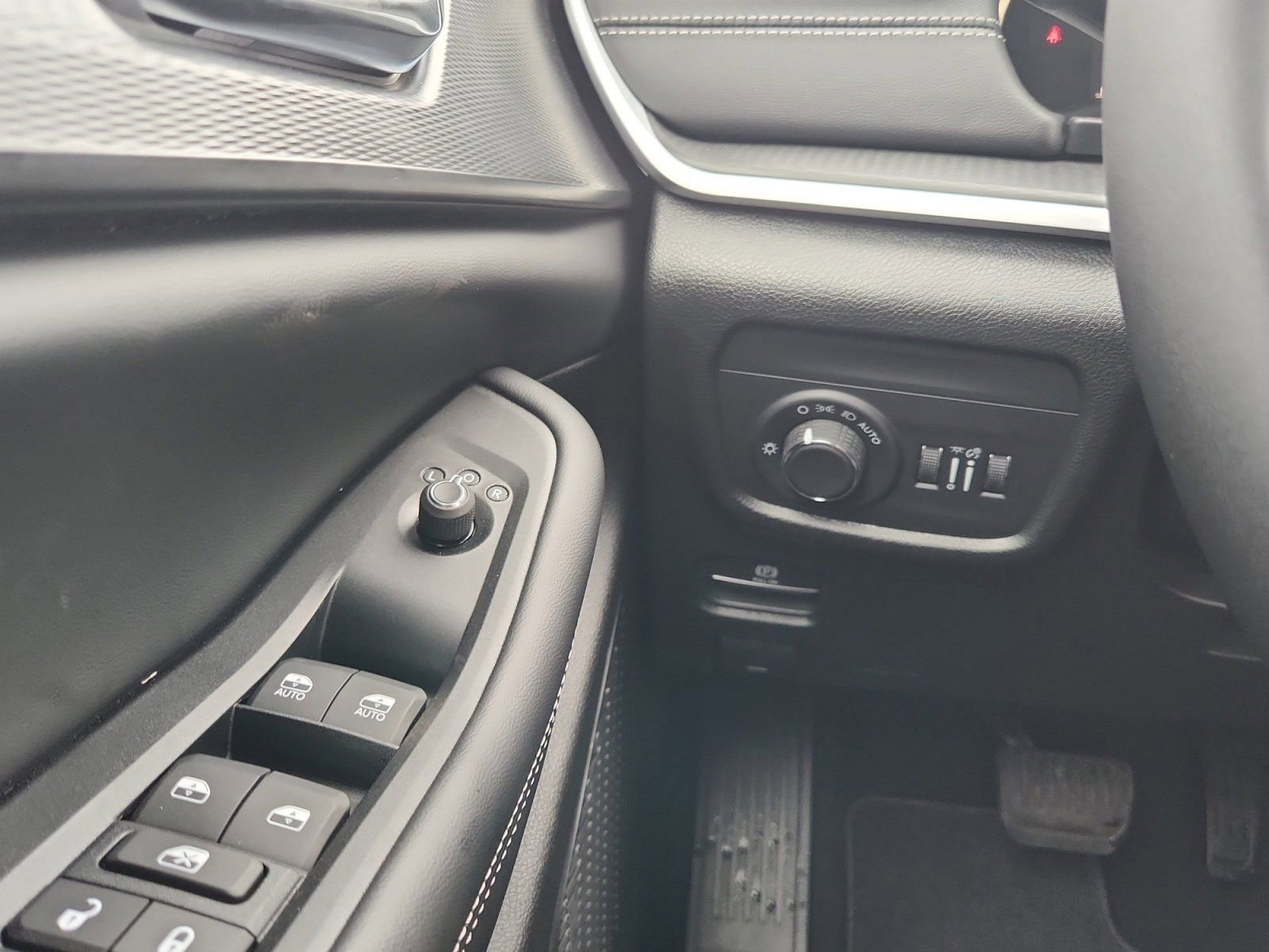 New 2026 Jeep Grand Cherokee Laredo RWD image 18