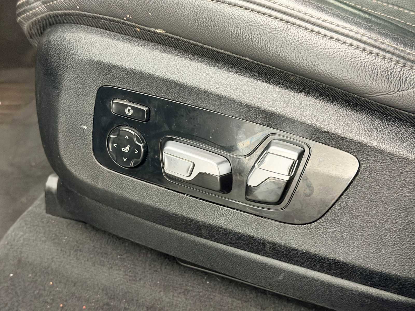 Used 2022 BMW X7 xDrive40i w/ Executive Package image 18