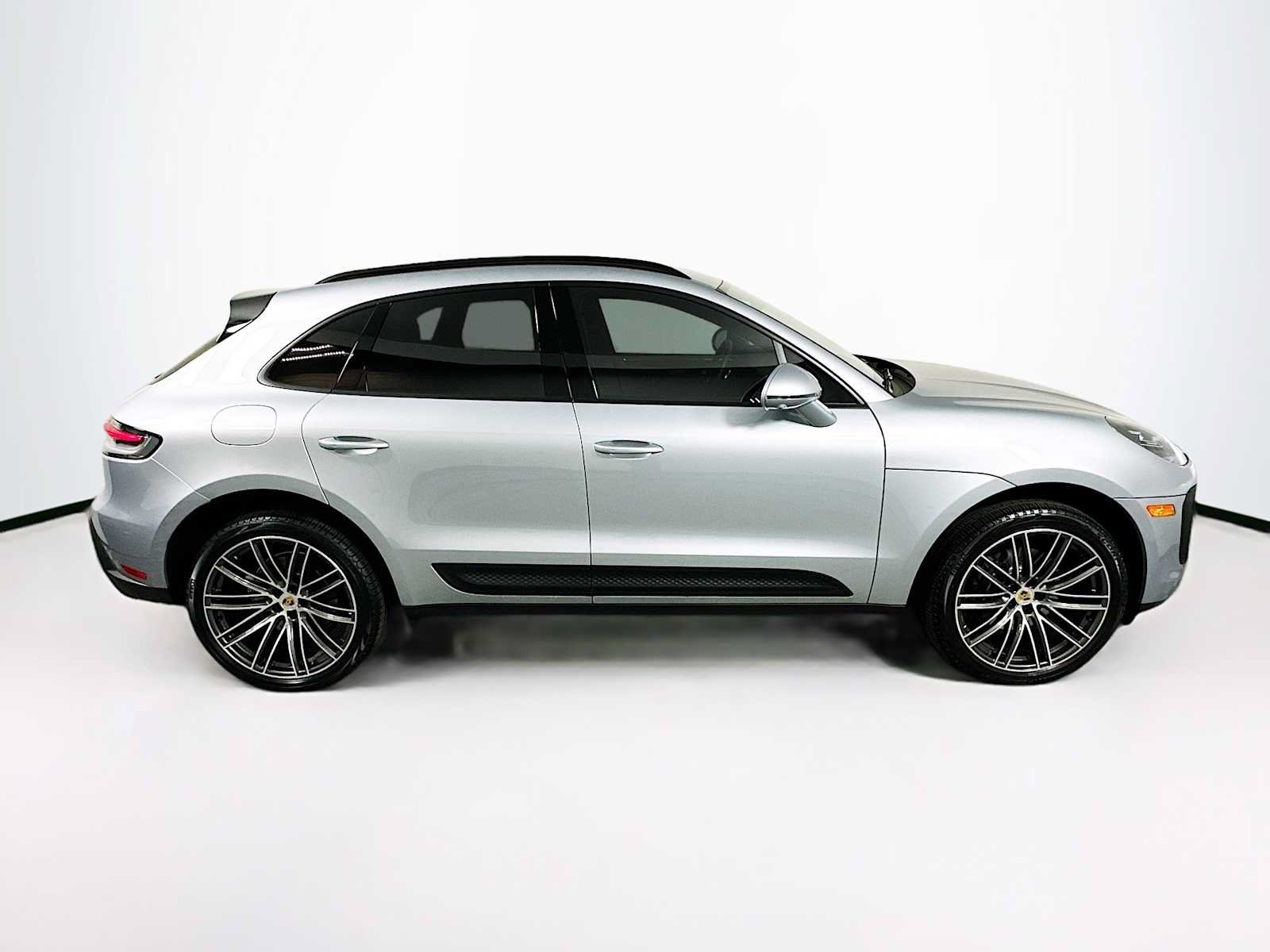 Certified 2026 Porsche Macan AWD/4WD image 8