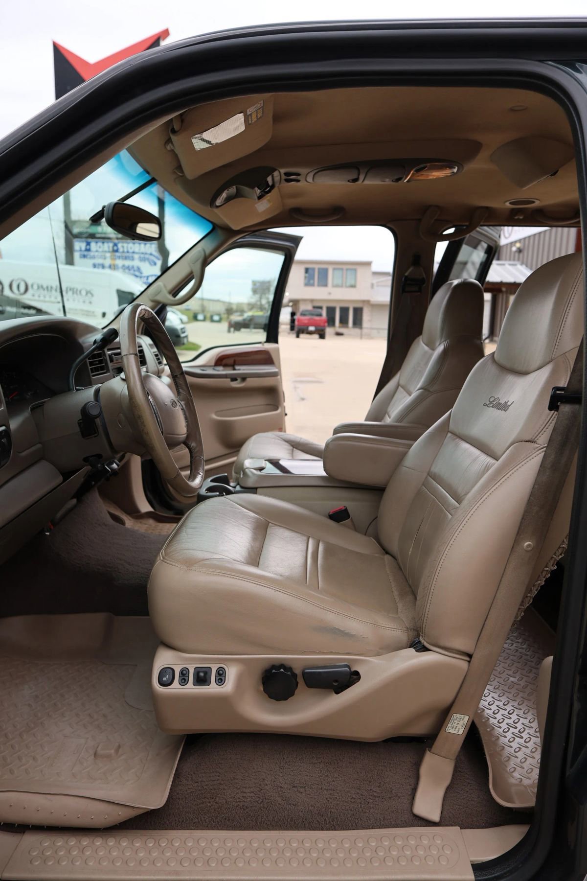 Used 2000 Ford Excursion Limited image 18