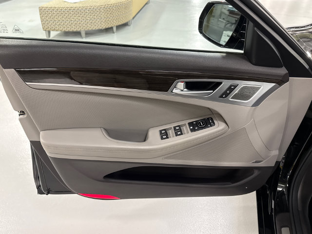 Used 2018 Genesis G80 3.8 w/ Option Group 02 RWD image 9