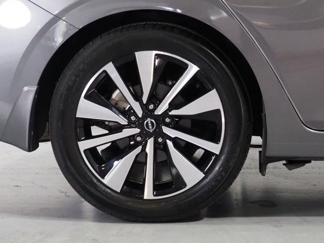 Used 2024 Nissan Sentra SV w/ SV Premium Package image 44