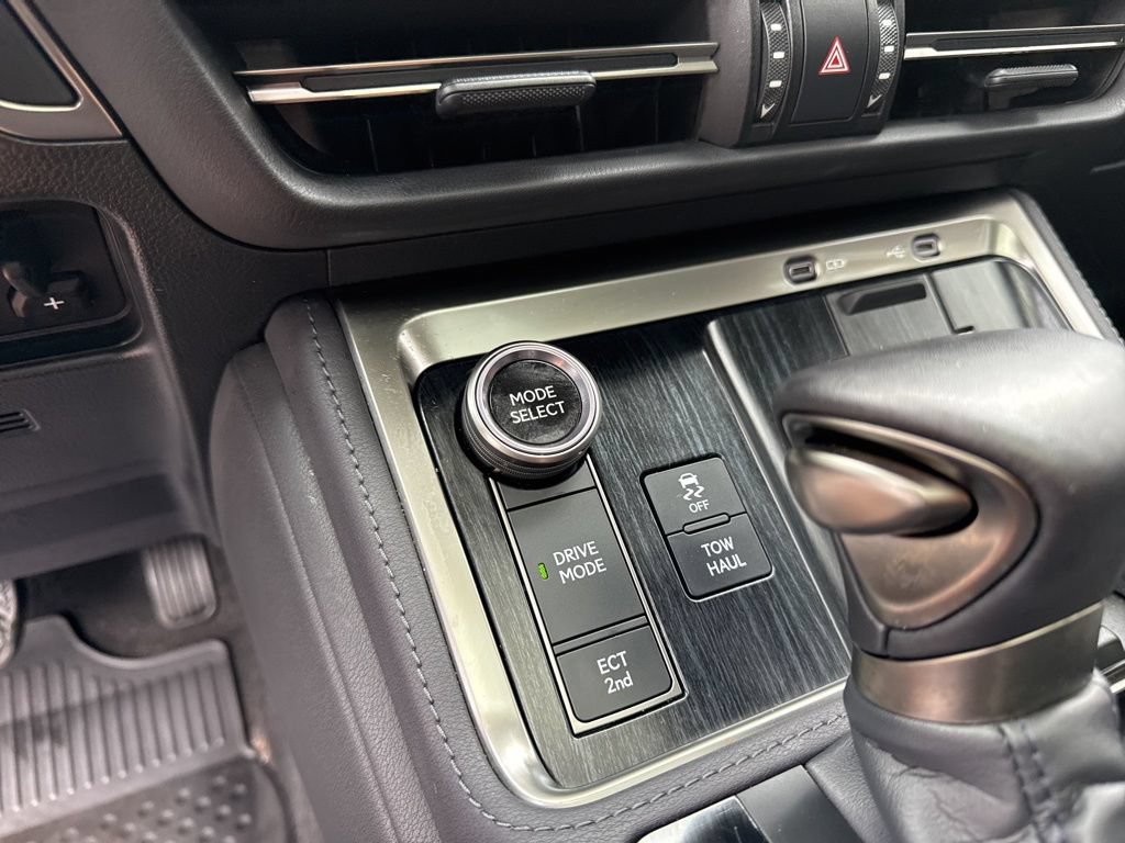 Used 2025 Lexus GX 550 w/ Cold Area Package AWD/4WD image 36