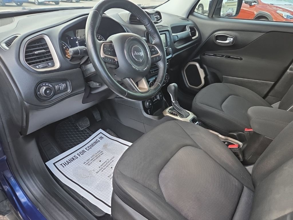 Used 2017 Jeep Renegade Latitude w/ Popular Equipment Group image 15
