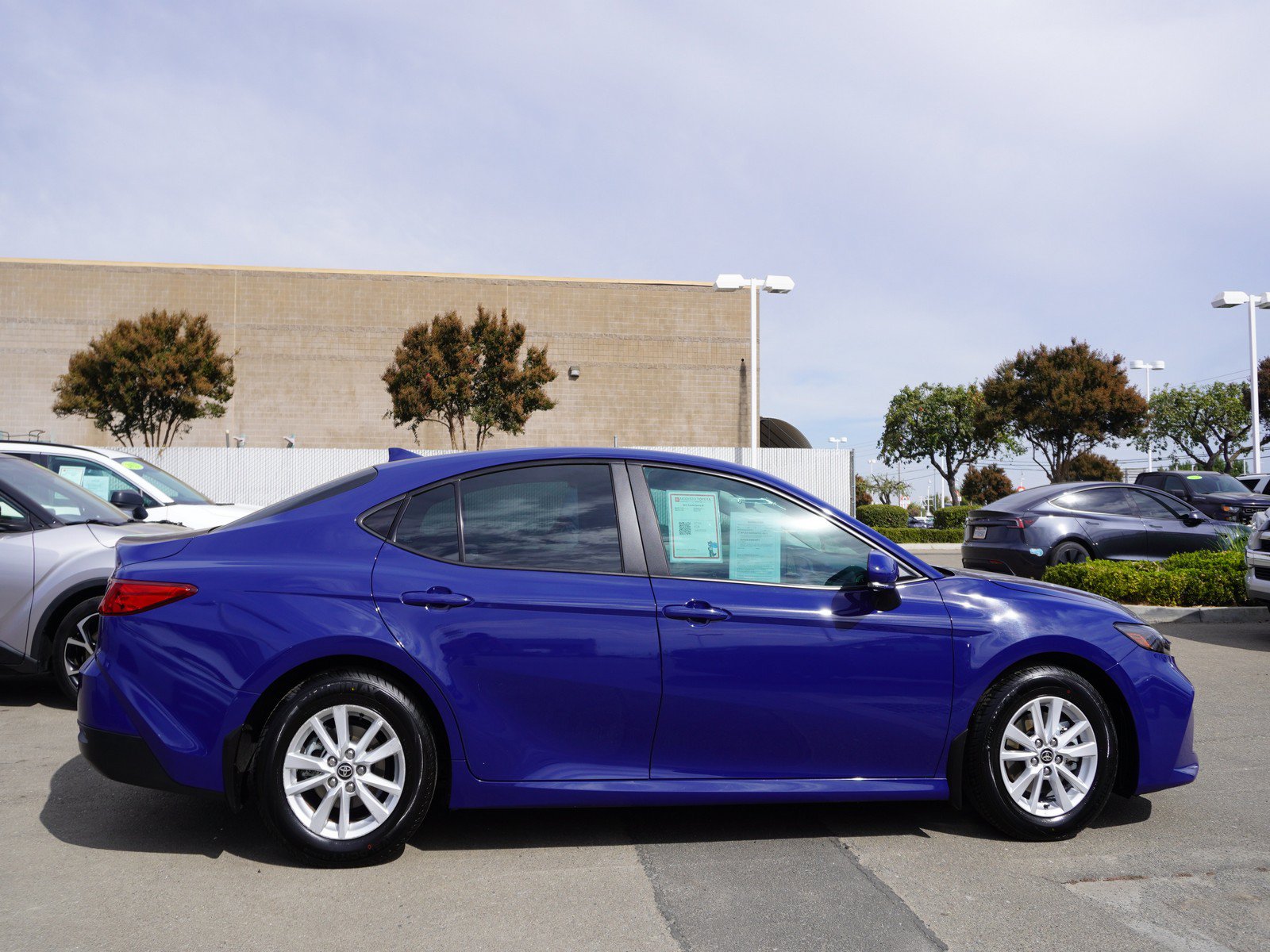 Used 2025 Toyota Camry LE w/ Convenience Package FWD image 4
