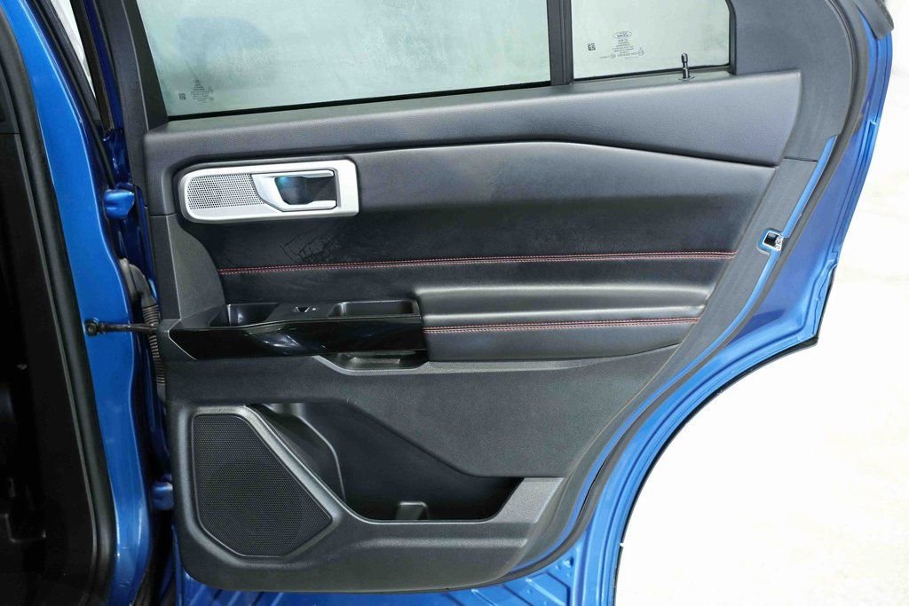 Used 2023 Ford Explorer ST-Line image 18