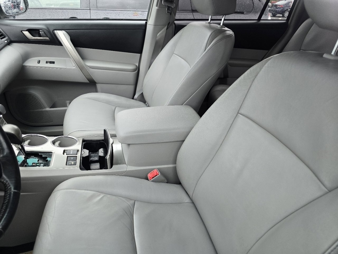 Used 2011 Toyota Highlander SE w/ Tow Pkg image 22