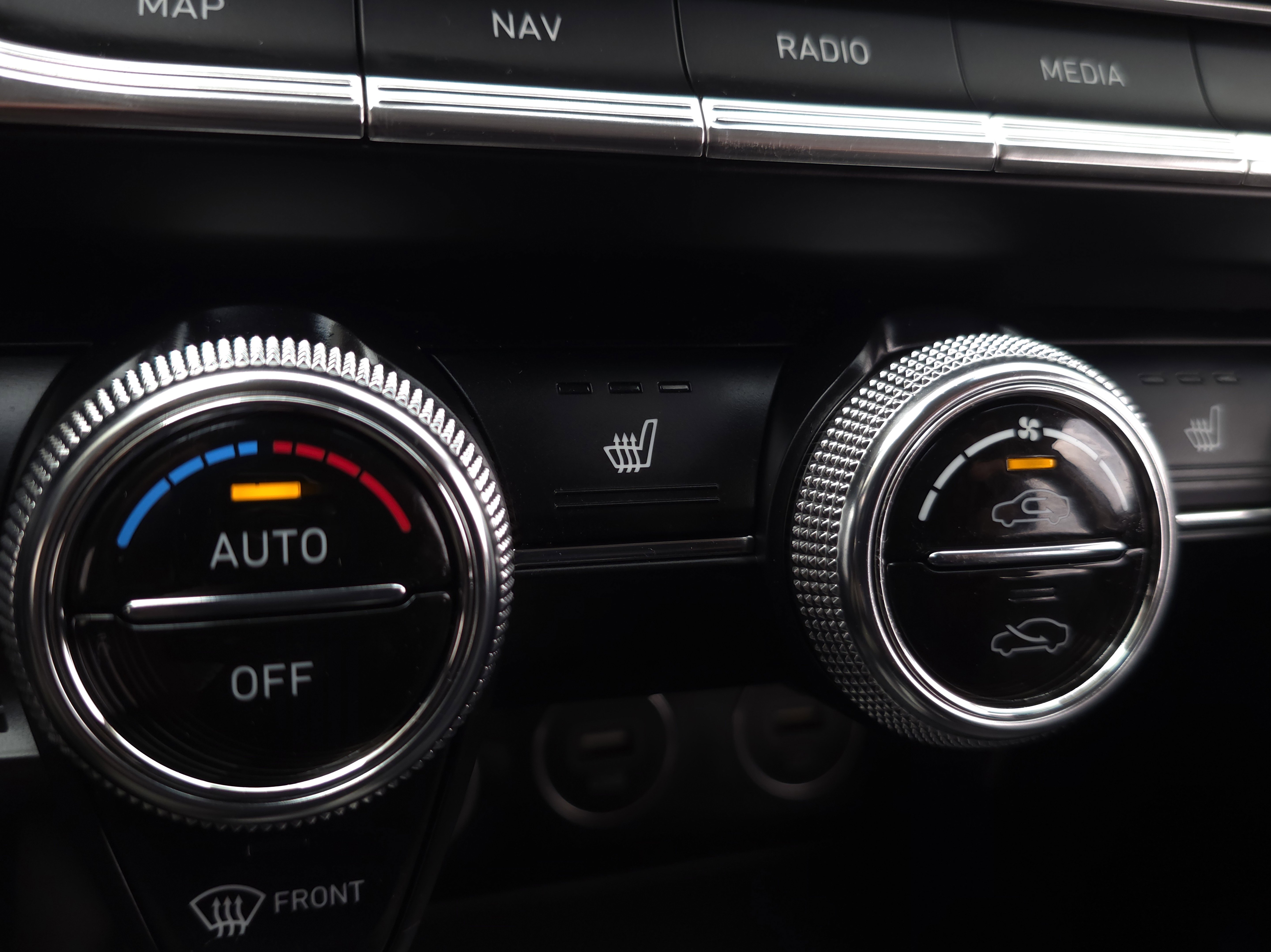 Used 2022 Genesis G70 2.0T image 18