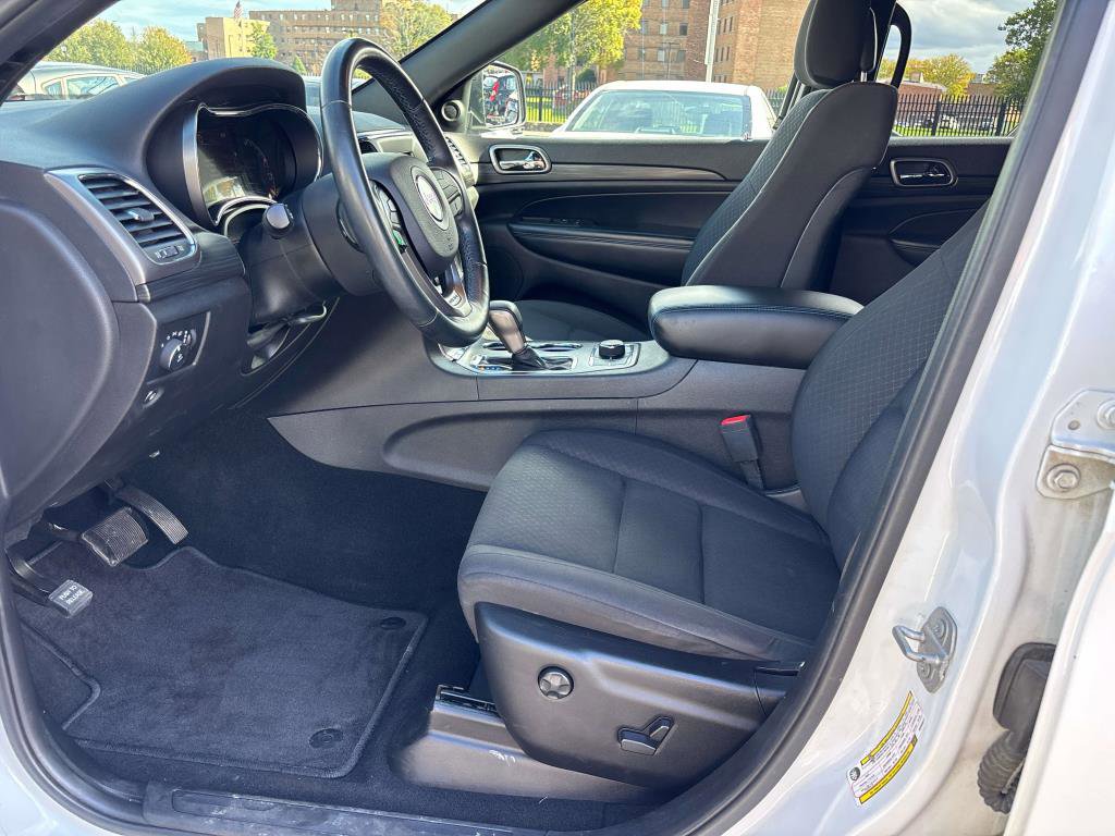 Used 2019 Jeep Grand Cherokee Laredo image 7
