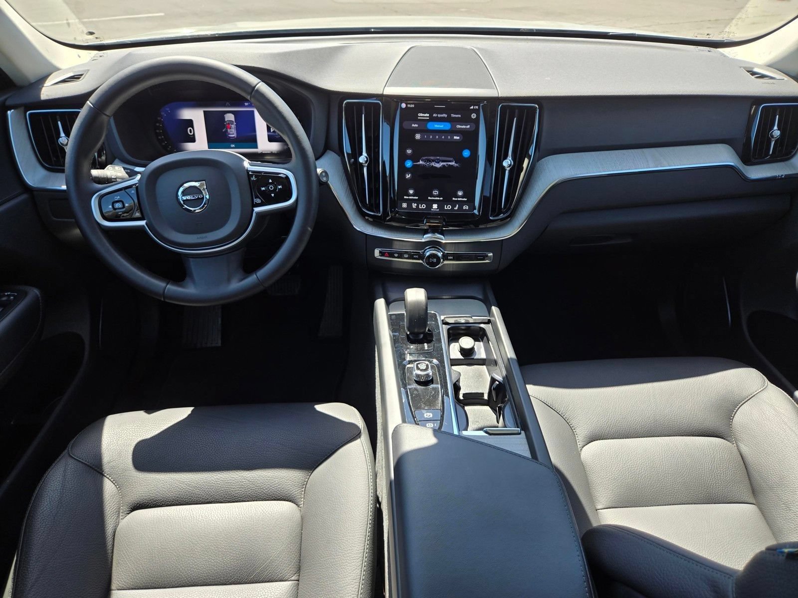 Certified 2025 Volvo XC60 B5 Plus AWD/4WD image 22