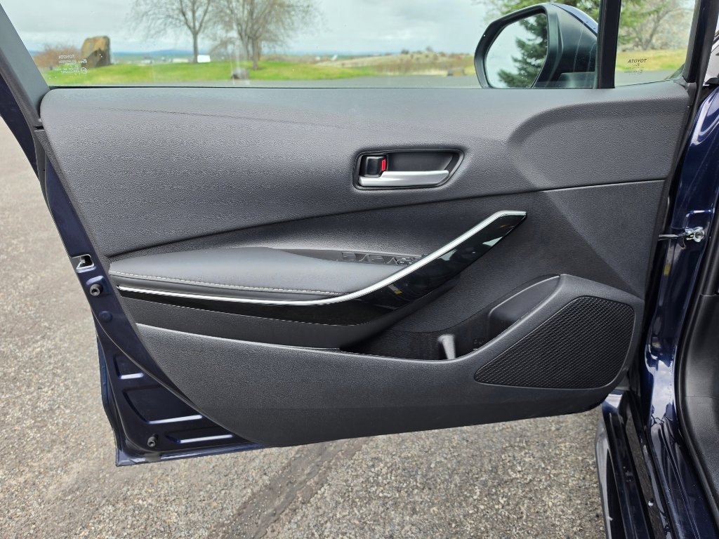 Used 2022 Toyota Corolla XLE w/ Carpet Mat Package (TMS) image 8