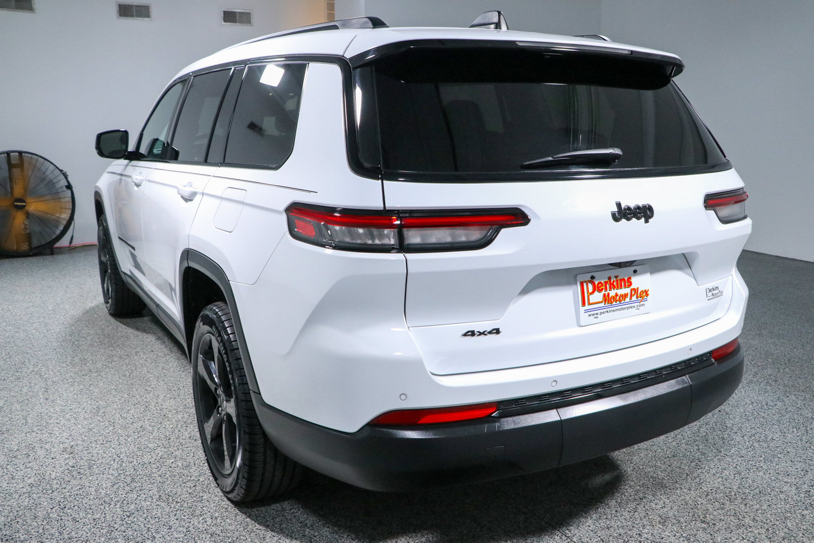 Used 2023 Jeep Grand Cherokee L Laredo AWD/4WD image 9