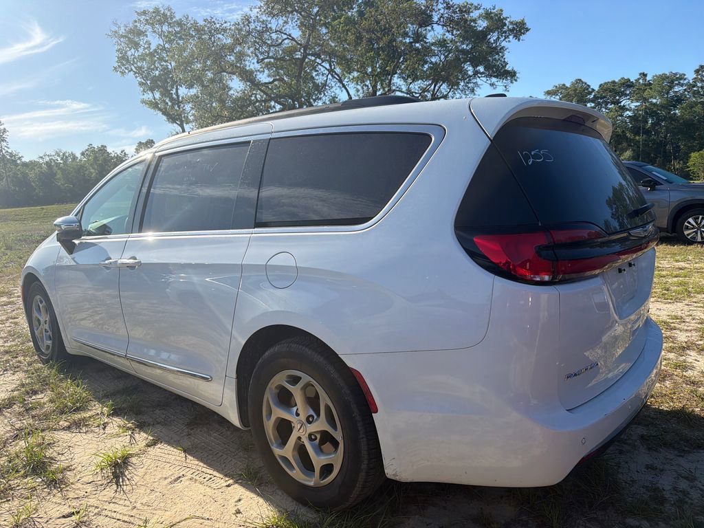 Used 2023 Chrysler Pacifica Limited FWD image 7