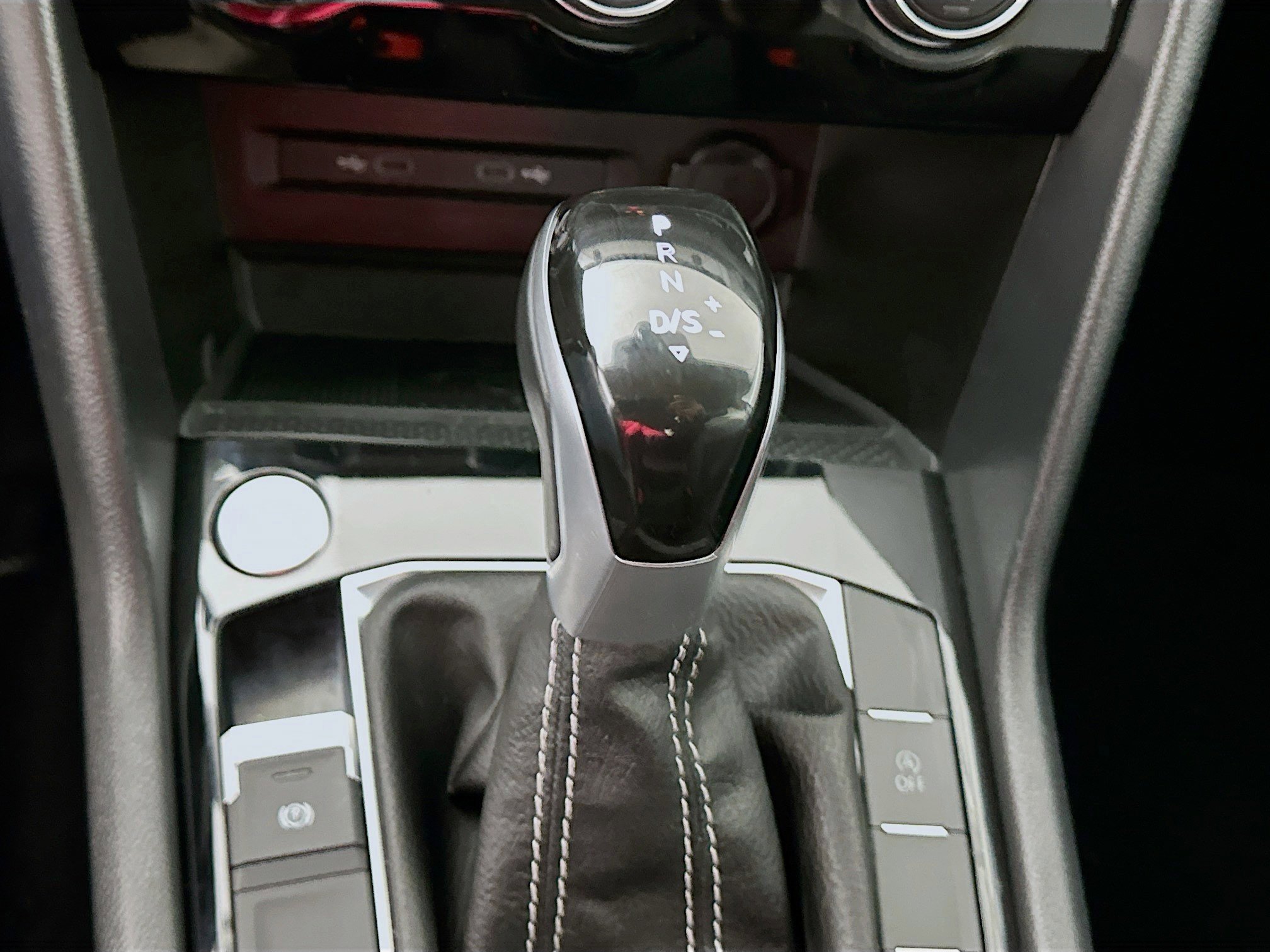 Used 2024 Volkswagen Taos SE image 24