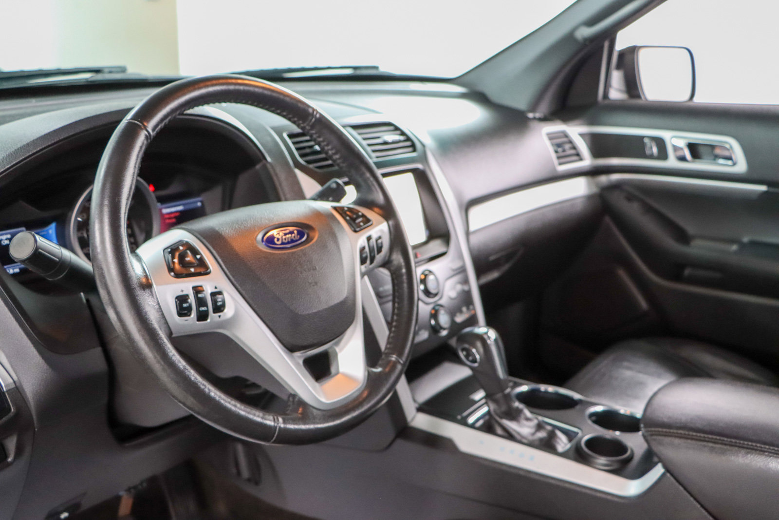 Used 2014 Ford Explorer XLT w/ Equipment Group 202A image 22