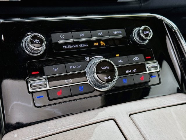 Used 2019 Lincoln Navigator Black Label AWD/4WD image 16