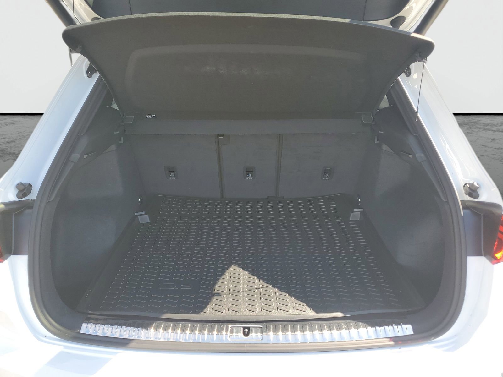 Used 2025 Audi Q3 2.0T Premium w/ Convenience Package image 9