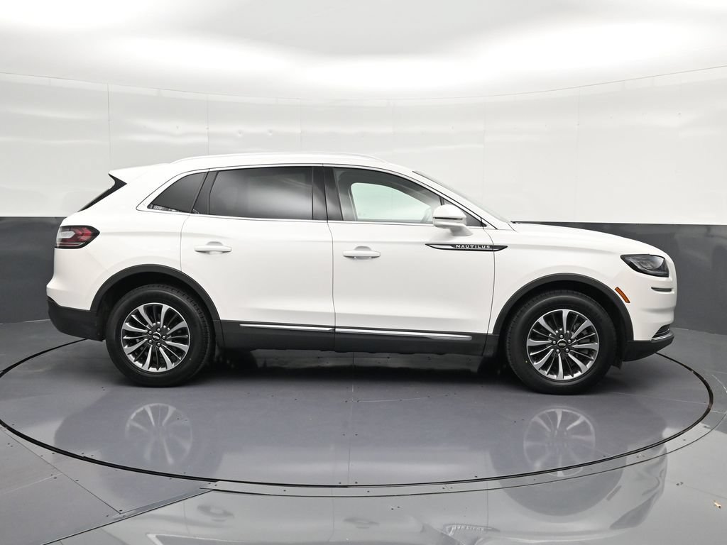 Used 2023 Lincoln Nautilus Reserve FWD image 4
