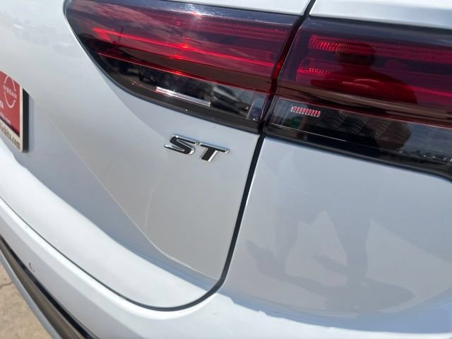Used 2023 Buick Envision Essence w/ Sport Touring Package FWD image 12