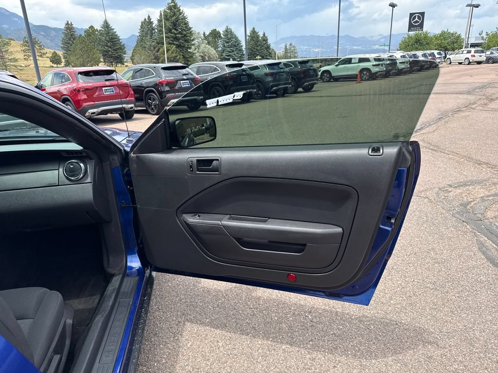 Used 2005 Ford Mustang Coupe RWD image 21