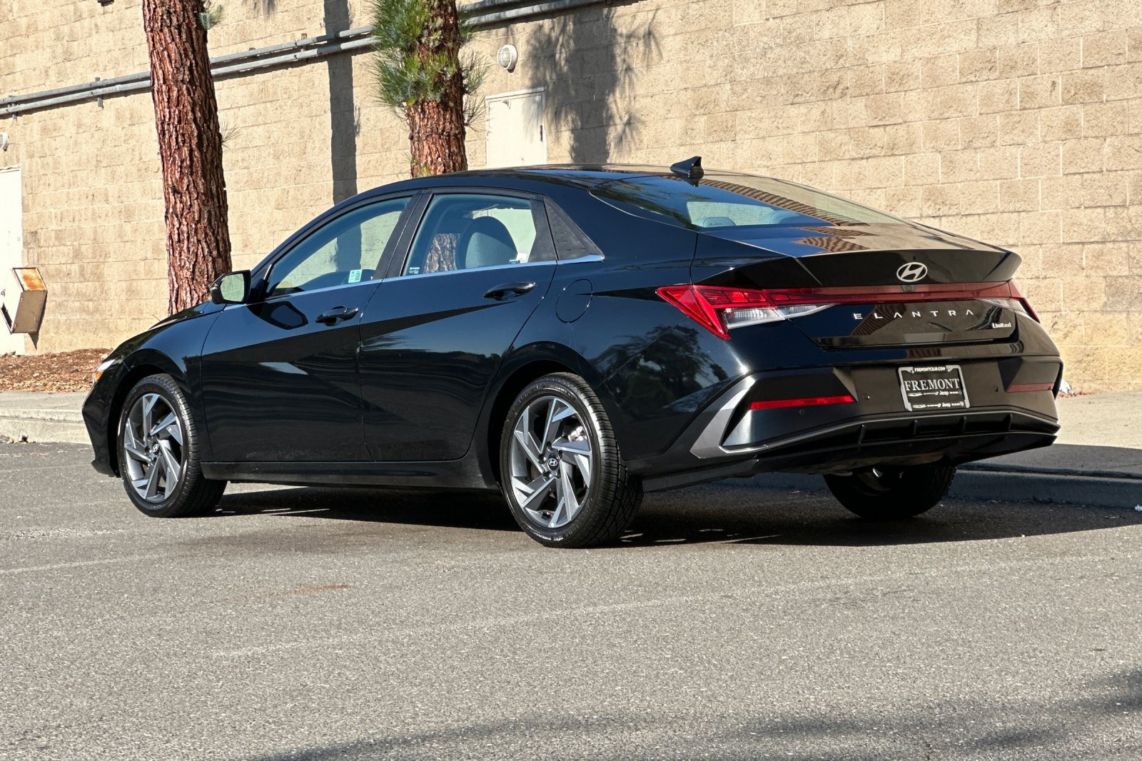 Used 2024 Hyundai Elantra Limited FWD image 5
