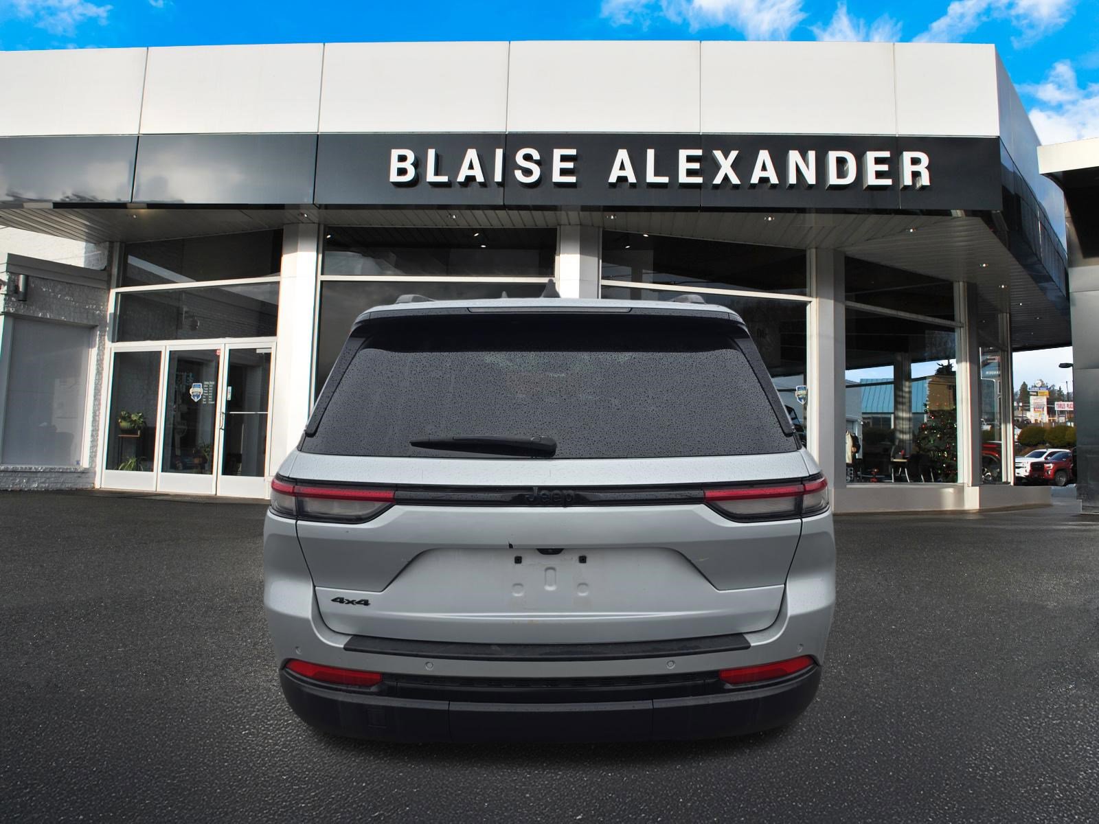 Used 2024 Jeep Grand Cherokee Altitude AWD/4WD video 4