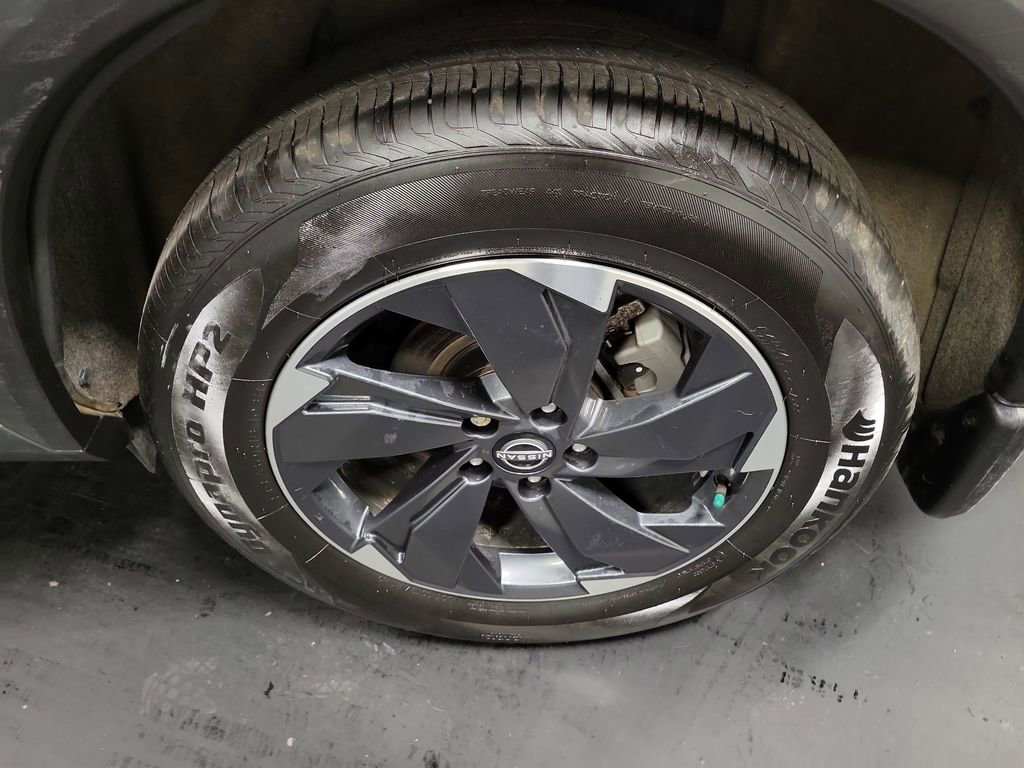 Used 2024 Nissan Rogue SV w/ SV Premium Package image 10