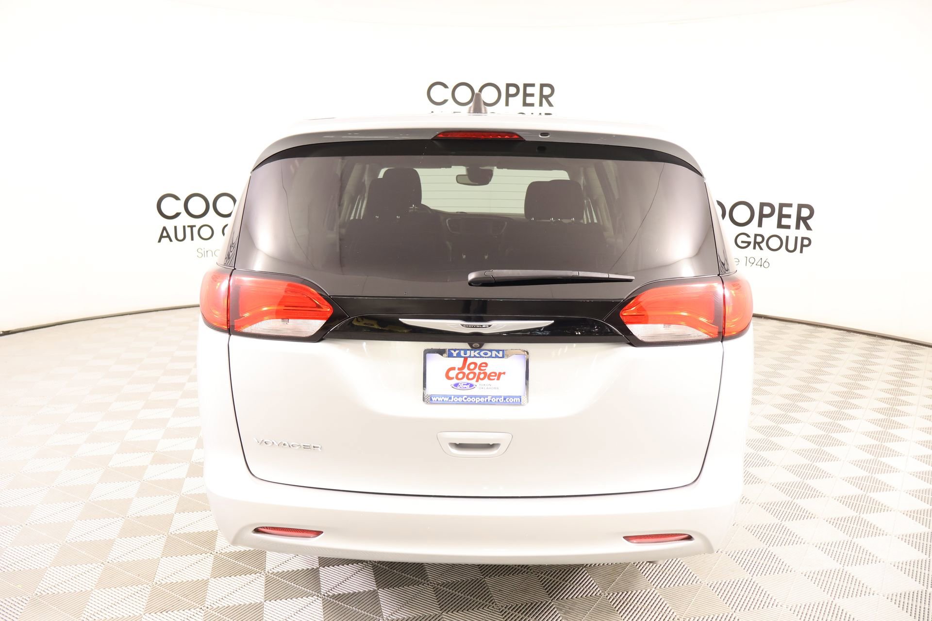 Used 2023 Chrysler Voyager LX image 22