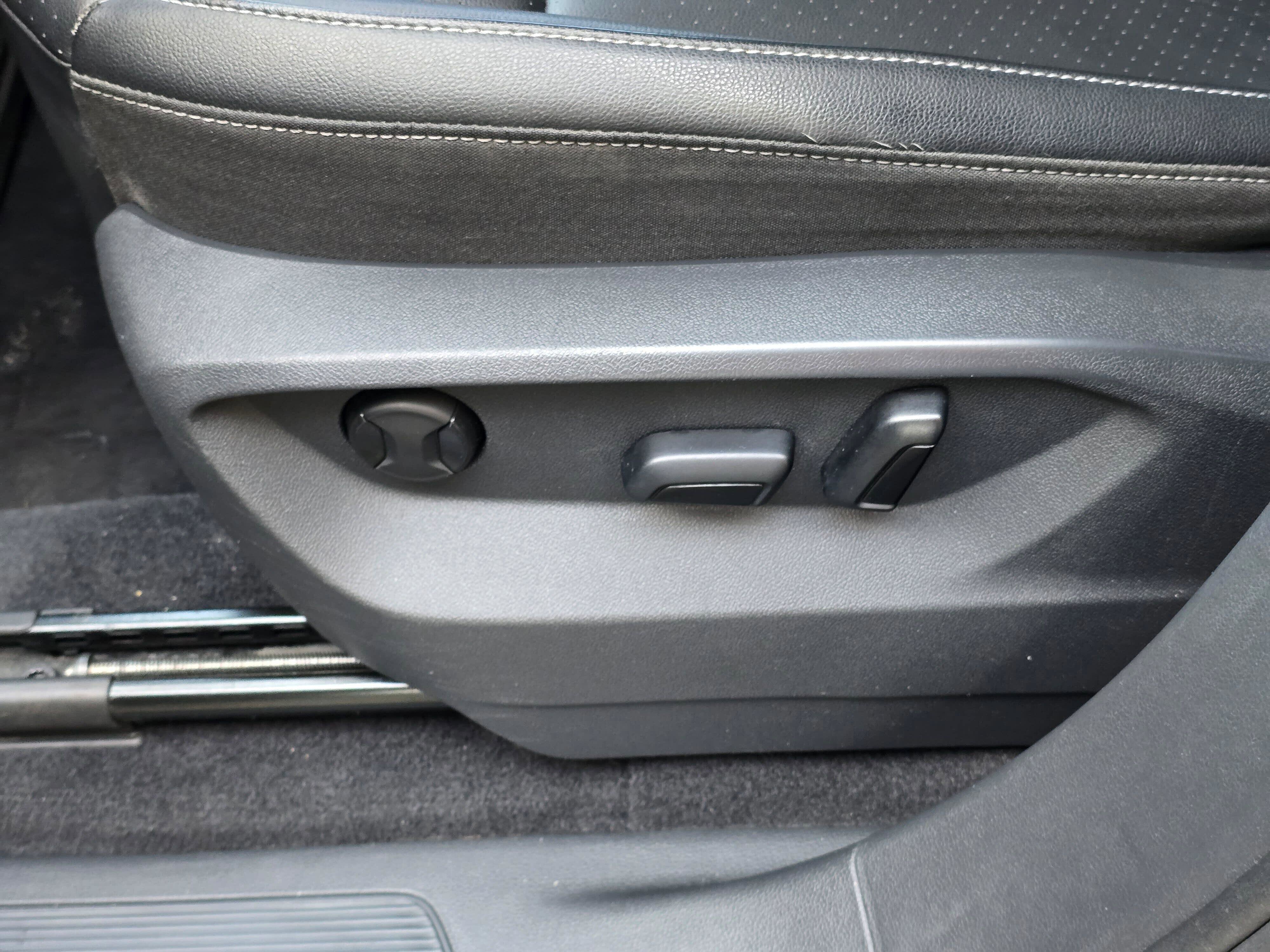 Used 2018 Volkswagen Atlas SE image 24