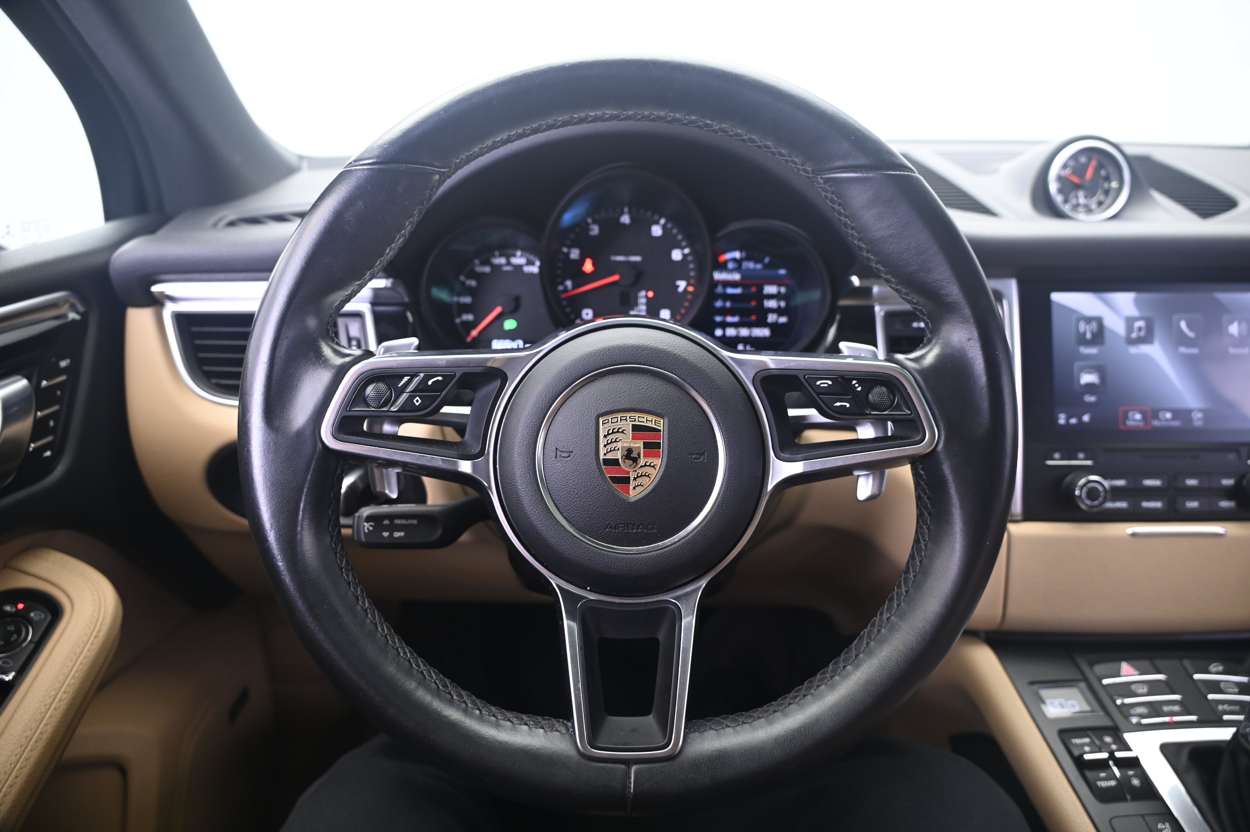 Used 2018 Porsche Macan AWD/4WD image 35