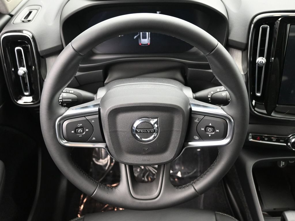 New 2025 Volvo XC40 B5 Core w/ Protection Package Premier image 17