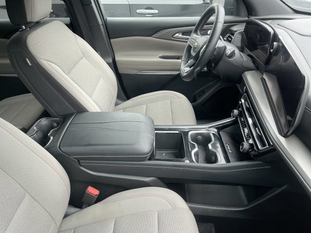 Used 2026 Chevrolet Traverse LT w/ Driver Confidence Package FWD image 12