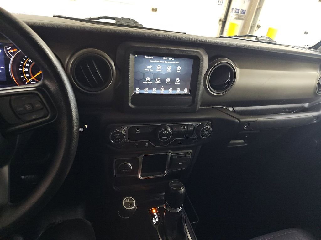 Used 2022 Jeep Gladiator Sport AWD/4WD image 6
