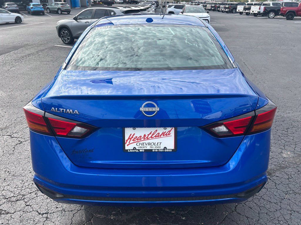 Used 2025 Nissan Altima 2.5 SV FWD image 6