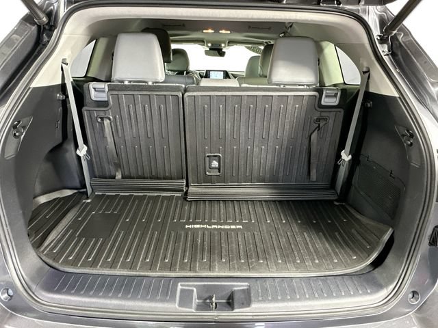 Used 2020 Toyota Highlander XLE AWD/4WD image 33