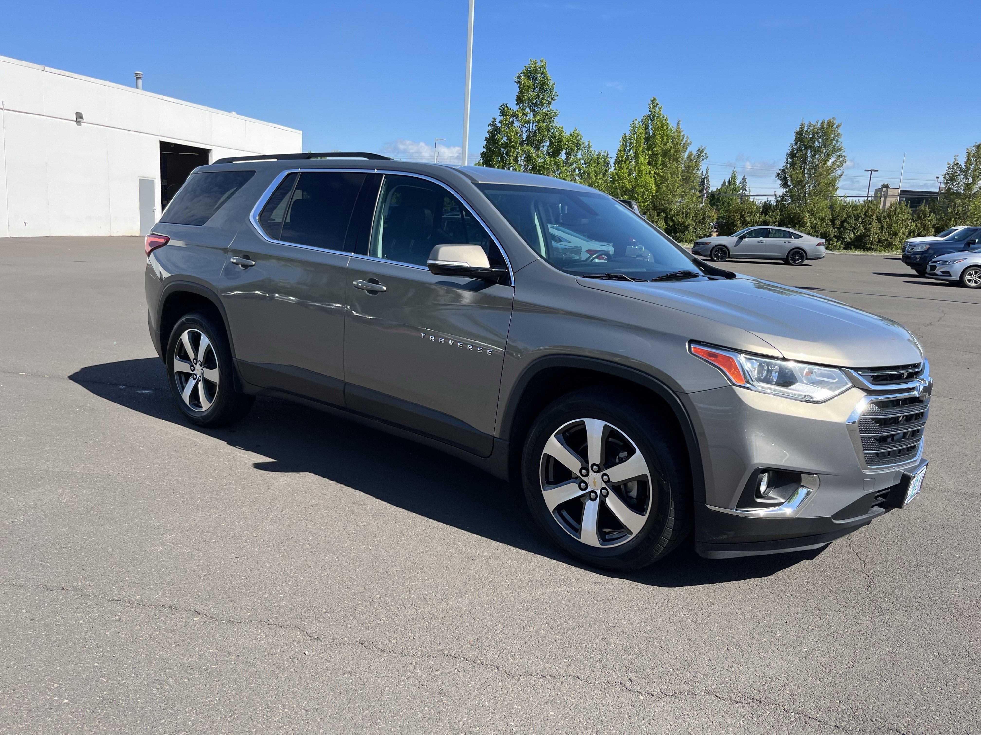Used 2019 Chevrolet Traverse LT w/ LT Premium Package AWD/4WD image 7