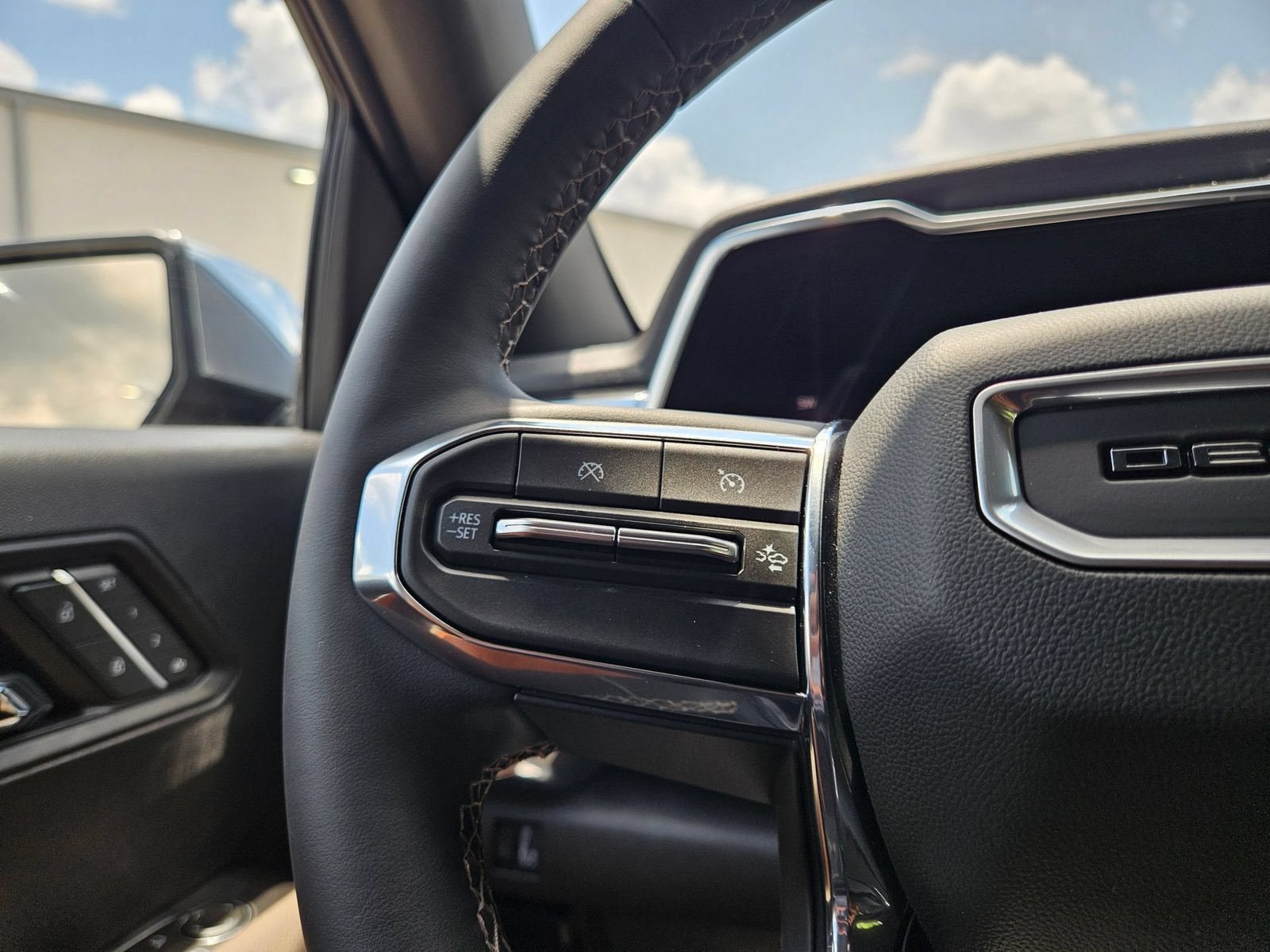 New 2026 GMC Canyon Denali w/ LPO, Denali Black Edition AWD/4WD image 12