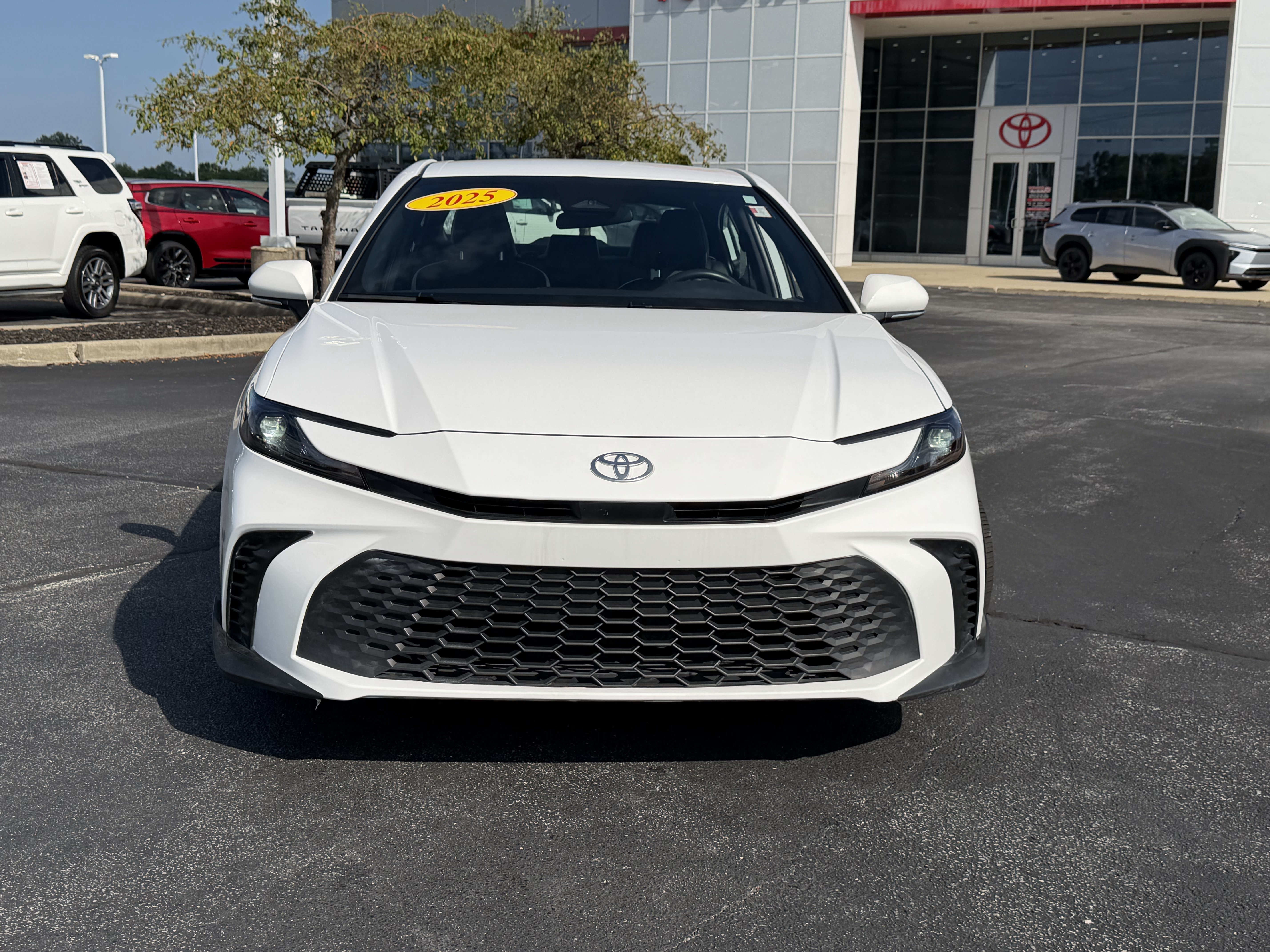 Used 2025 Toyota Camry SE FWD image 2