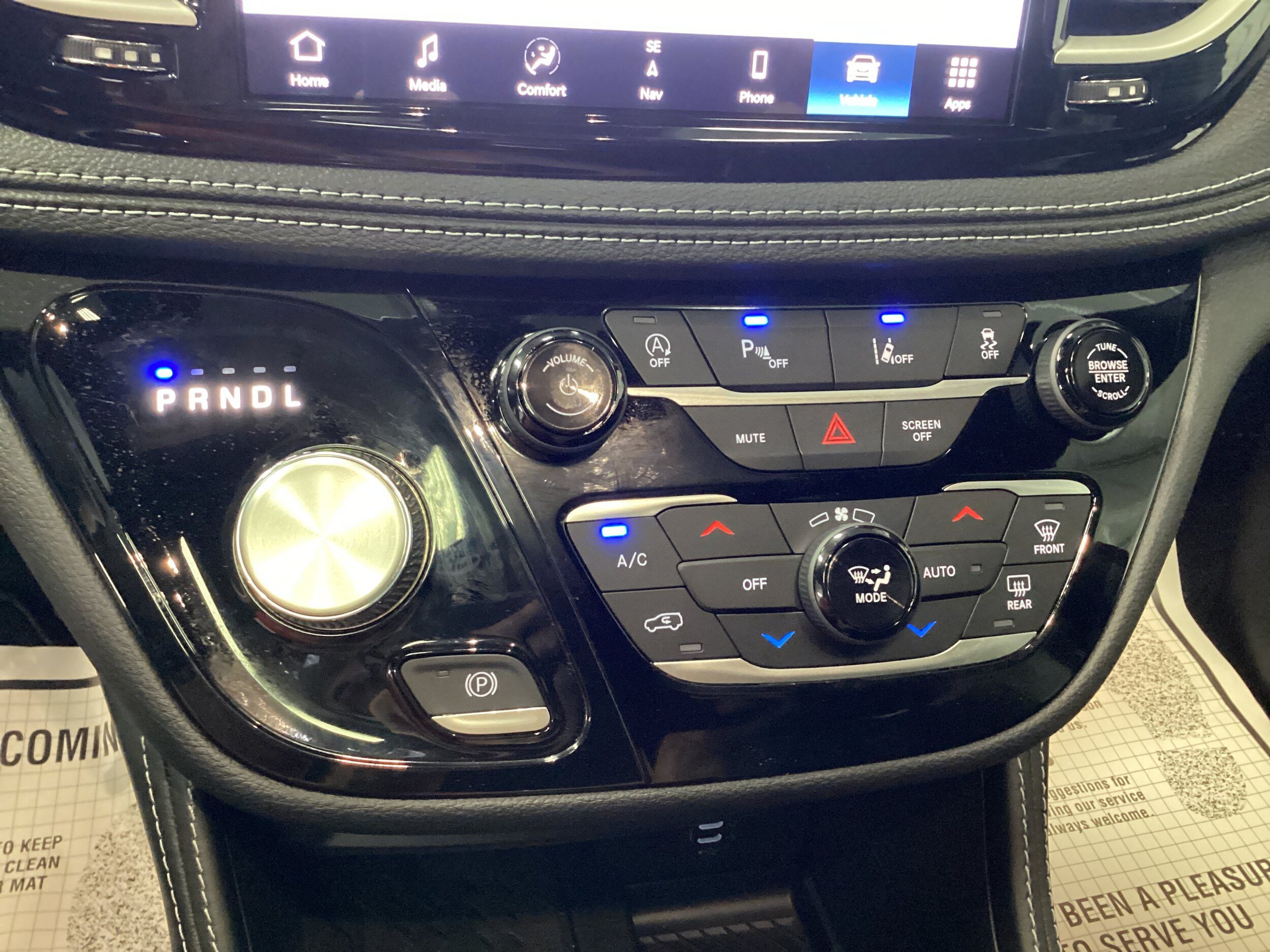 New 2027 Chrysler Pacifica Limited AWD/4WD image 32