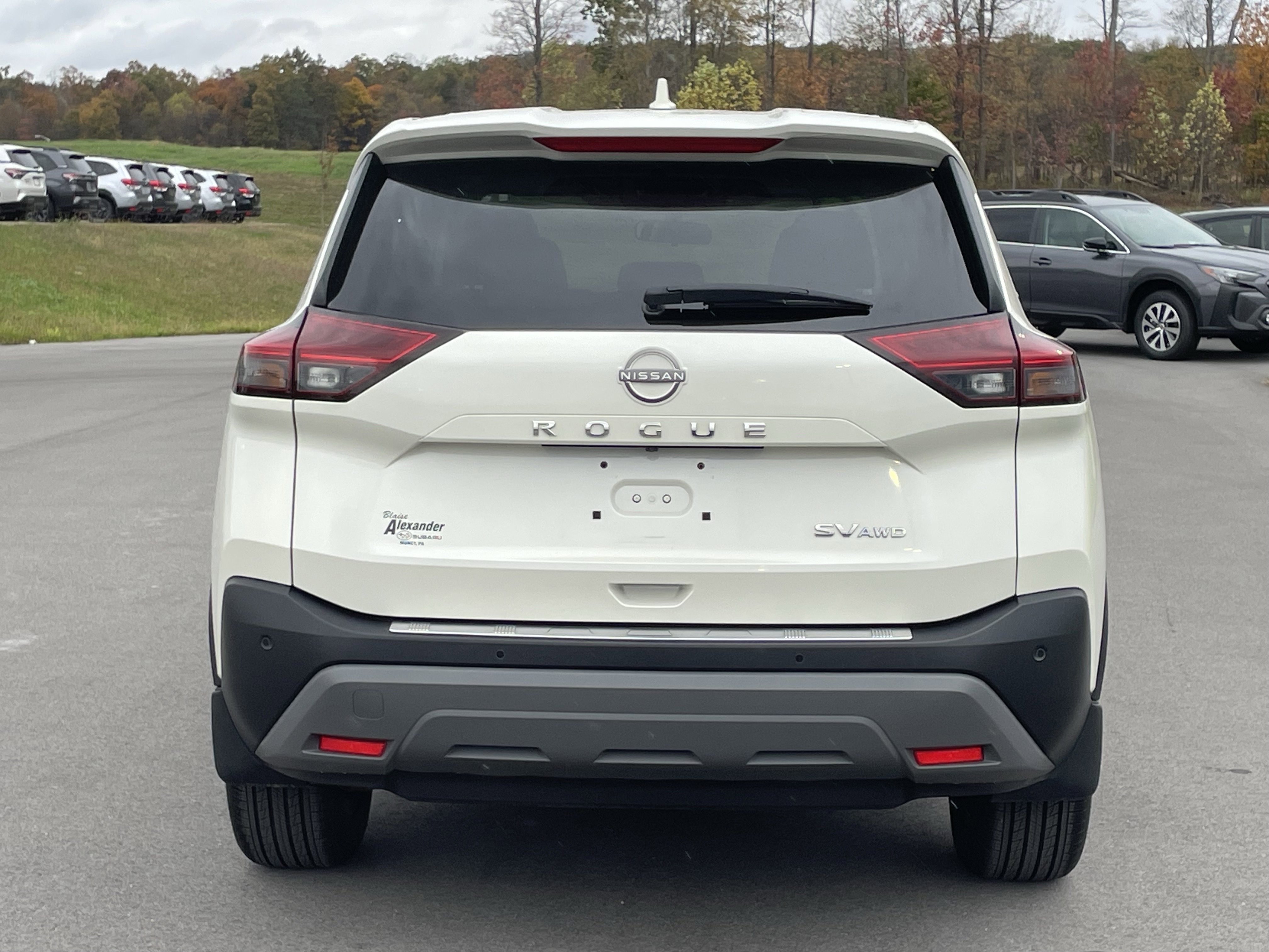 Used 2023 Nissan Rogue SV image 4