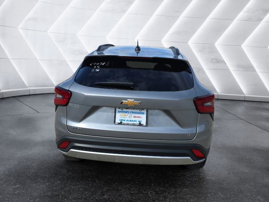 Used 2025 Chevrolet Trax LT image 6