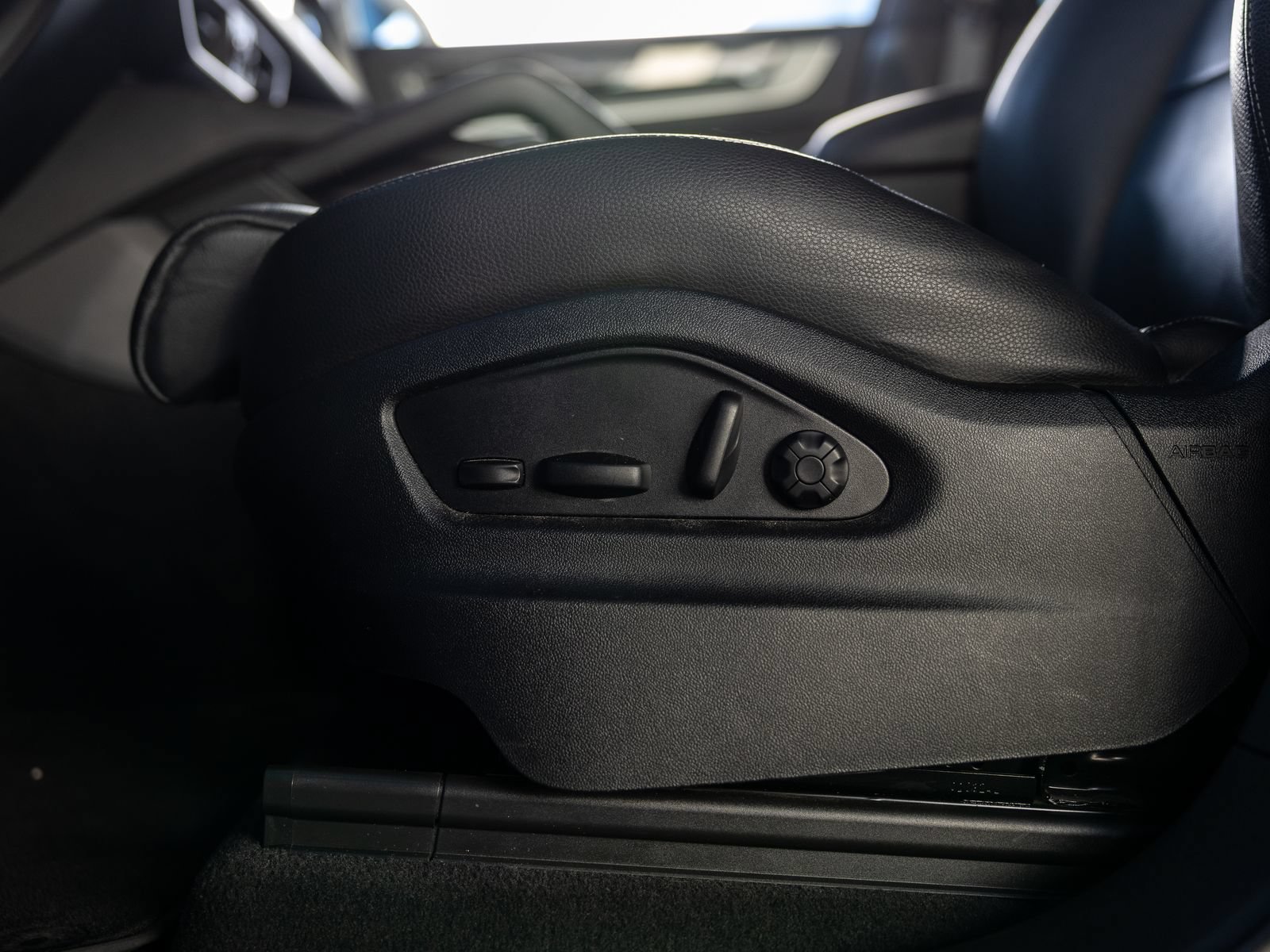Certified 2024 Porsche Cayenne AWD/4WD image 38