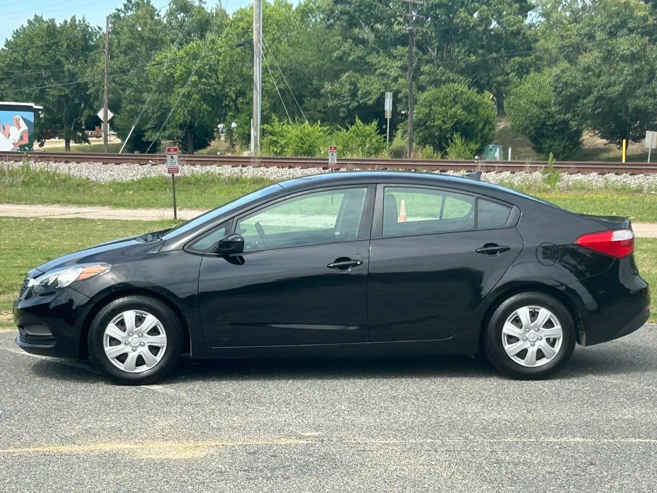 Used 2016 Kia Forte LX FWD image 2